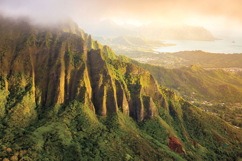  The view from the summit of the Koolau mountain range on the island of Oahu. Shutterstock.