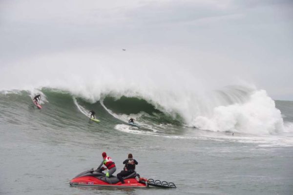 ‘Big waves feed my soul’: Surf photographer dishes on shooting Mavericks – SFGate