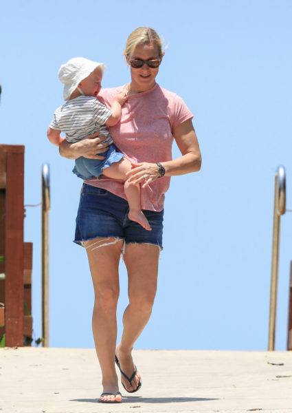 Mike Tindall teaches daughter Mia to surf as they join Zara and Lena for family day at beach during Australia – The Sun
