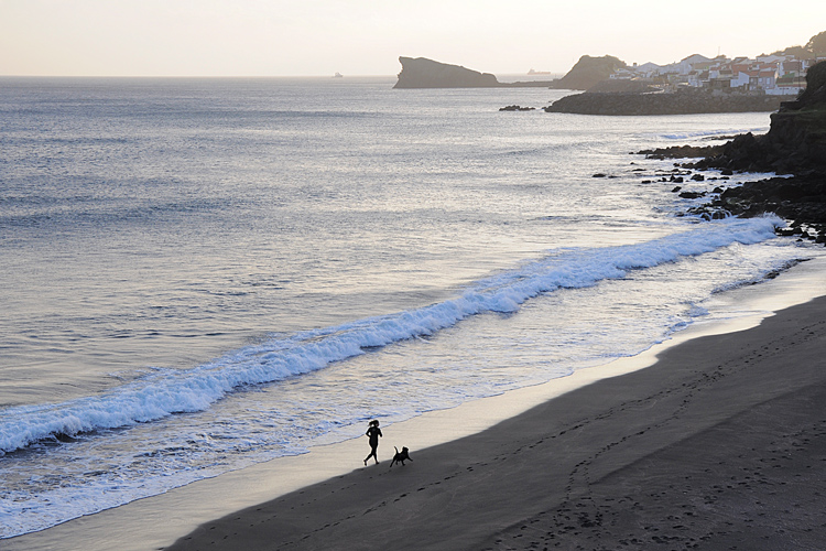 Milícias: one of the most crowded surf spots on the island of São Miguel | Photo: Simonsson/Creative Commons