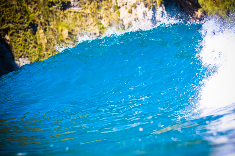 Azores: perfect and transparent waves for all levels of surfing | Photo: Poullenot/WSL