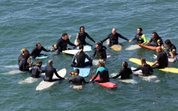 Beach memorial honors surfer Mike Fisher, who battled brain cancer – OCRegister