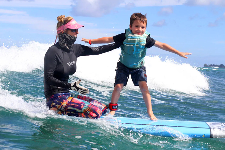 Carol Philips: the first woman to compete against men at Pipeline | Photo: NSSG