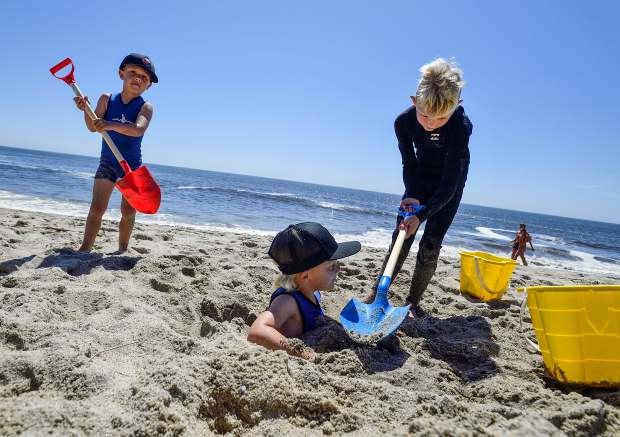 As heat wave hits, some beaches are open, but in many cases not to hang out – OCRegister
