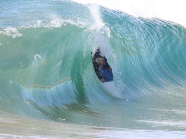 Surfer’s 70-second knockout and rescue captured on camera at Knights Beach – ABC News