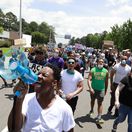 Protesters march to Virginia Beach Town Center