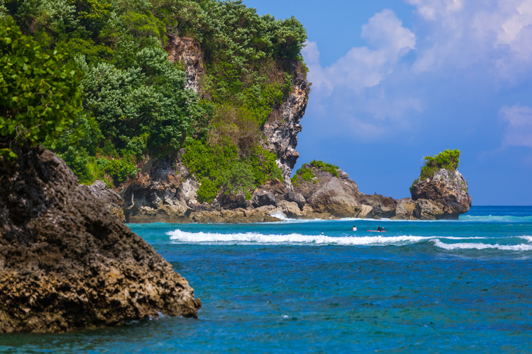 Padang Padang: the left-hand reef break produces a short, yet intense ride | Photo: Shutterstock