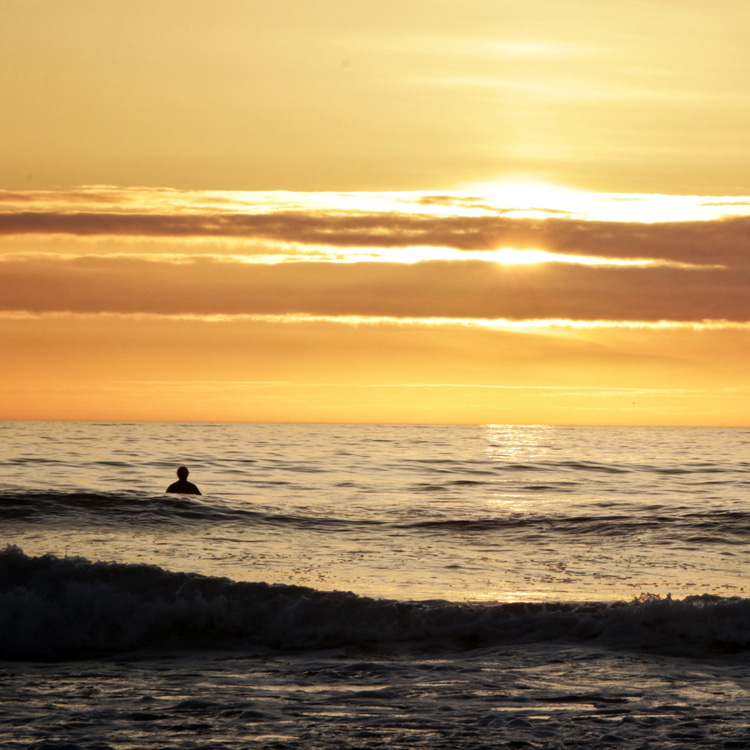 Surf photography: an unusual and heartfelt beach life story – SurferToday