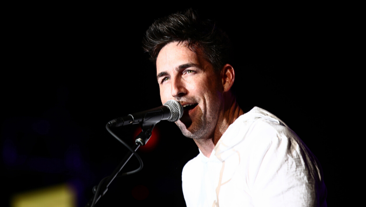 Jake Owen’s Girlfriend And Two Daughters Star In Sweet ‘Made For You’ Video – iHeartRadio