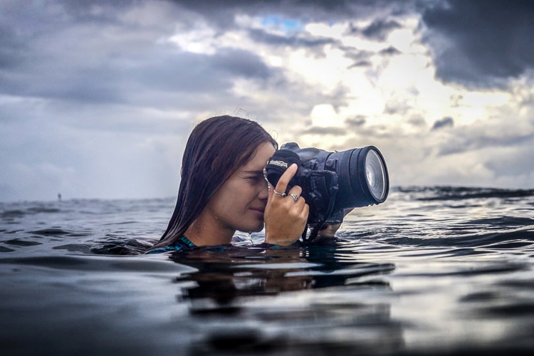 Lea Hahn: she started shooting Teahupoo aged 19 | Photo: Fabisch