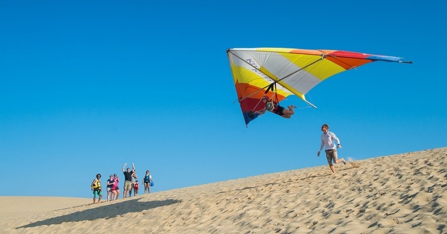 hang gliding