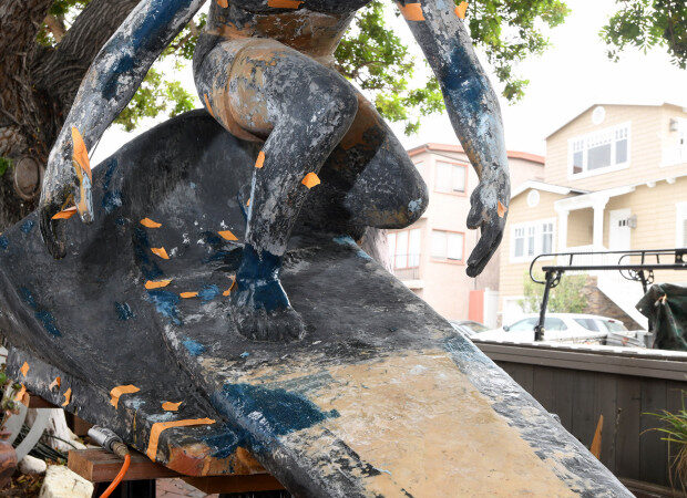 Original statue of a surfing Tim Kelly gets a head during 15-year restoration project – The Daily Breeze