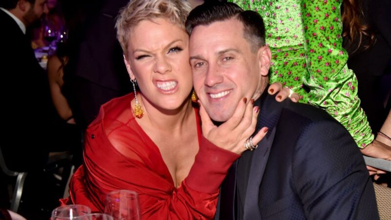 Pink plays nurse as husband Carey Hart undergoes shoulder surgery – Metro.co.uk