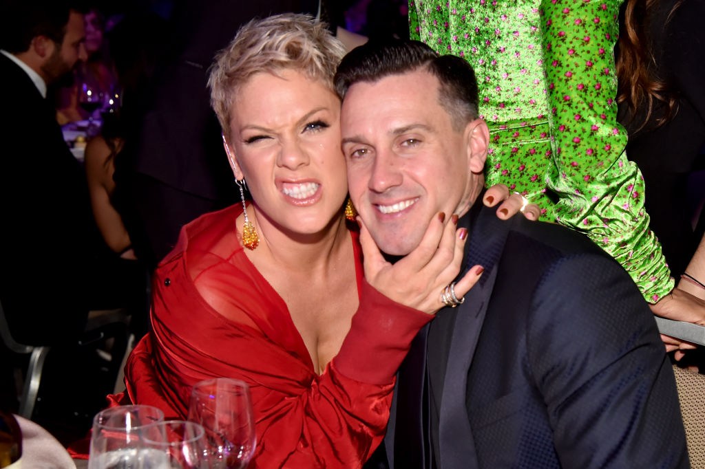 Pink plays nurse as husband Carey Hart undergoes shoulder surgery – Metro.co.uk