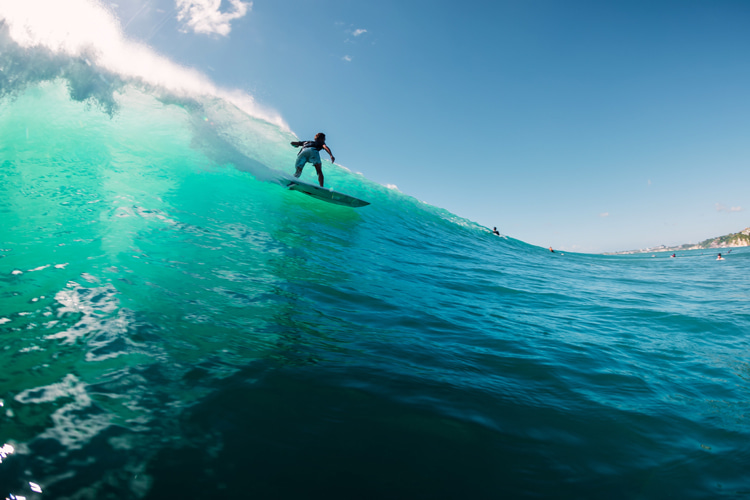 Surfing: a healthy physical activity and lifestyle | Photo: Shutterstock