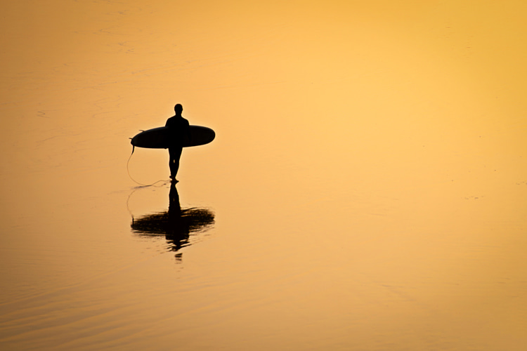Surfers: different by Nature | Photo: Shutterstock