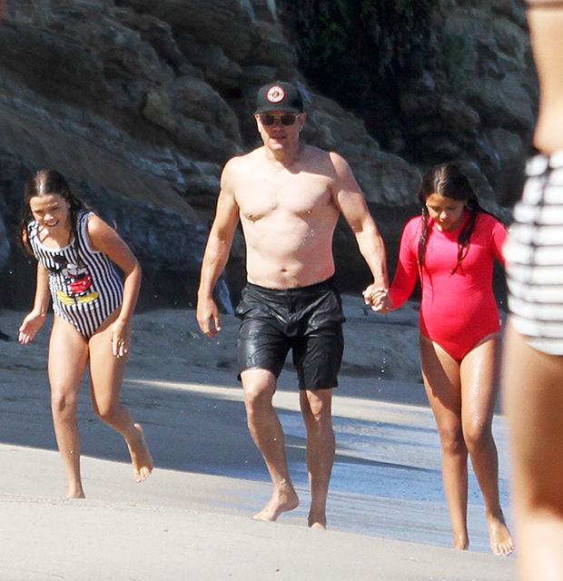 8 Celeb Dads Bonding With Their Kids In Quarantine: Matt Damon, Scott Disick & More – HollywoodLife
