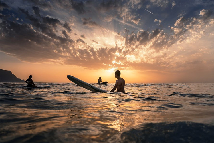 An introduction to longboard surfing (in the Mediterranean Sea) – SurferToday