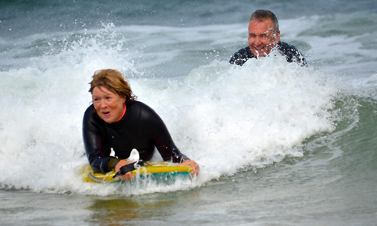 “Board Stiffs”: the group of retirees who discovered bodyboarding – SurferToday
