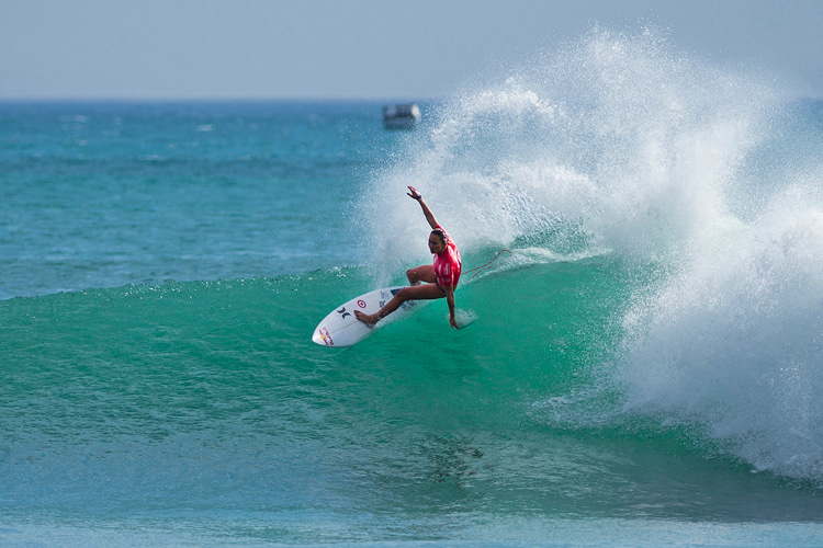 How to carve on a surfboard – SurferToday