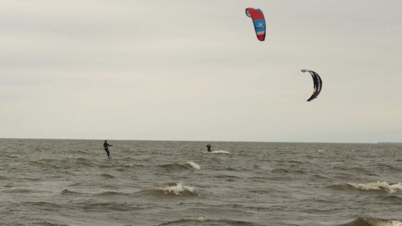 Kite boarders take last kick at the waves – Woodstock Sentinel Review