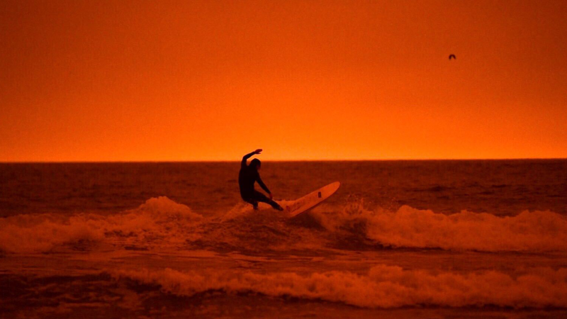 People are Surfing Under Smoky Orange Skies in San Francisco – KQED