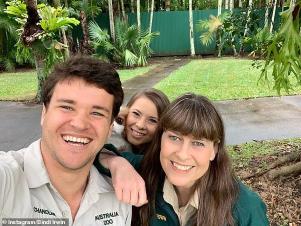 Bindi Irwin, Terri Irwin posing for the camera: Cute: Also featured in the 22-year-old's photo was her Cavalier King Charles Spaniel puppy Piggy