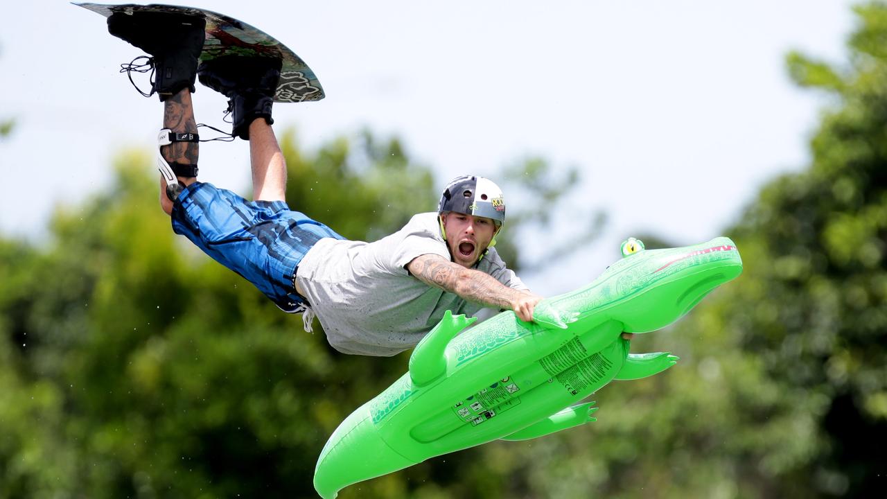 Coast wakeboarder creates waves on The Bachelorette – Noosa News