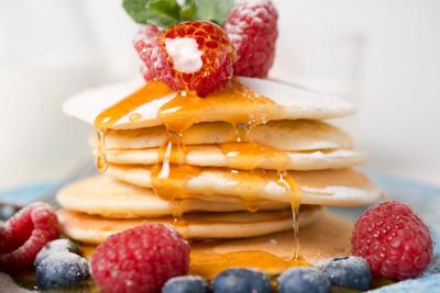 pancakes with berries