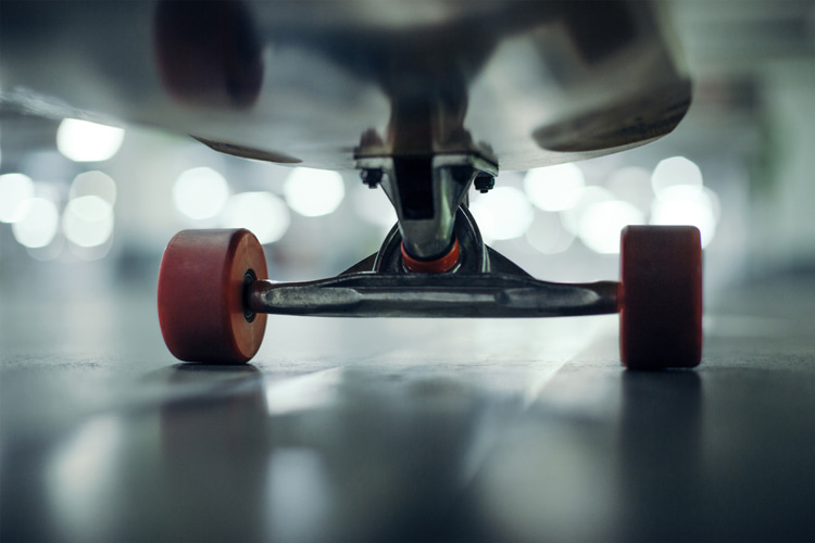 How to change skateboard wheels and bearings – SurferToday