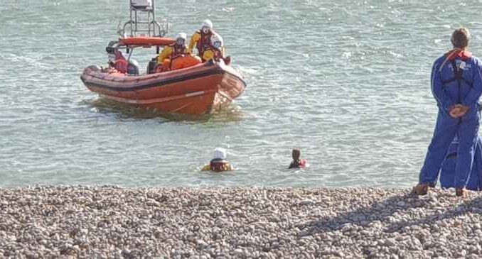 Lifeboat crew called to rescue of windsurfer – LymeOnline