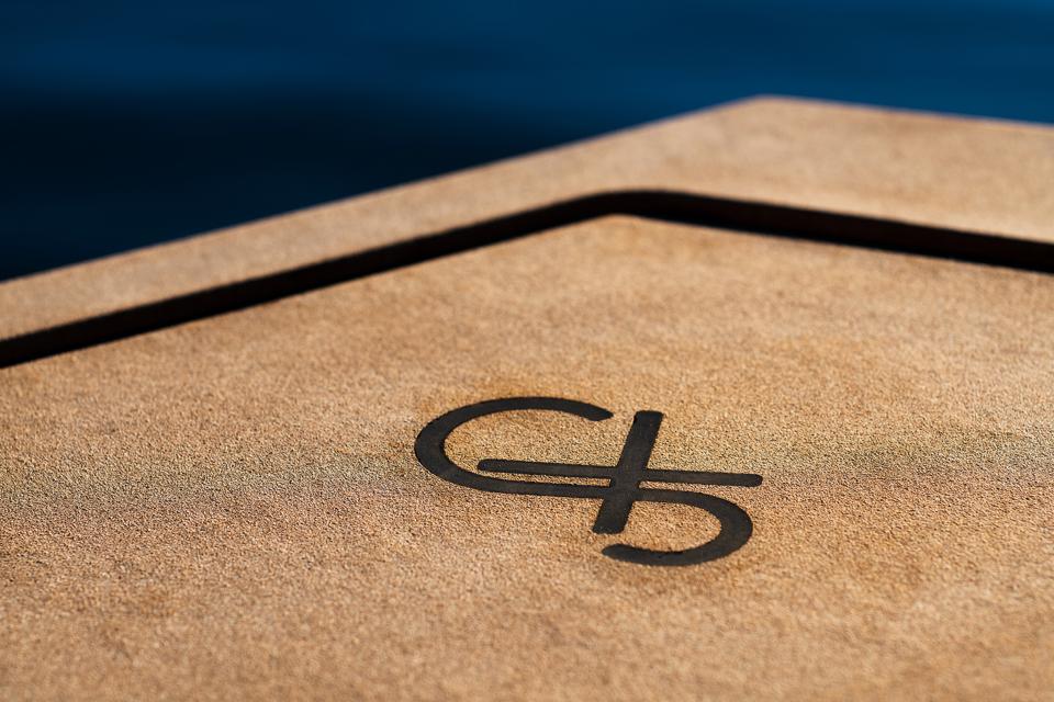 Cork finish on the Eelex transom 